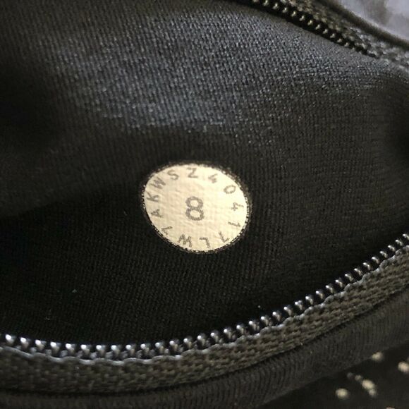 Lululemon Women Night View White Black Print 4" Low Rise Run Times Short II 8 - Picture 5 of 7